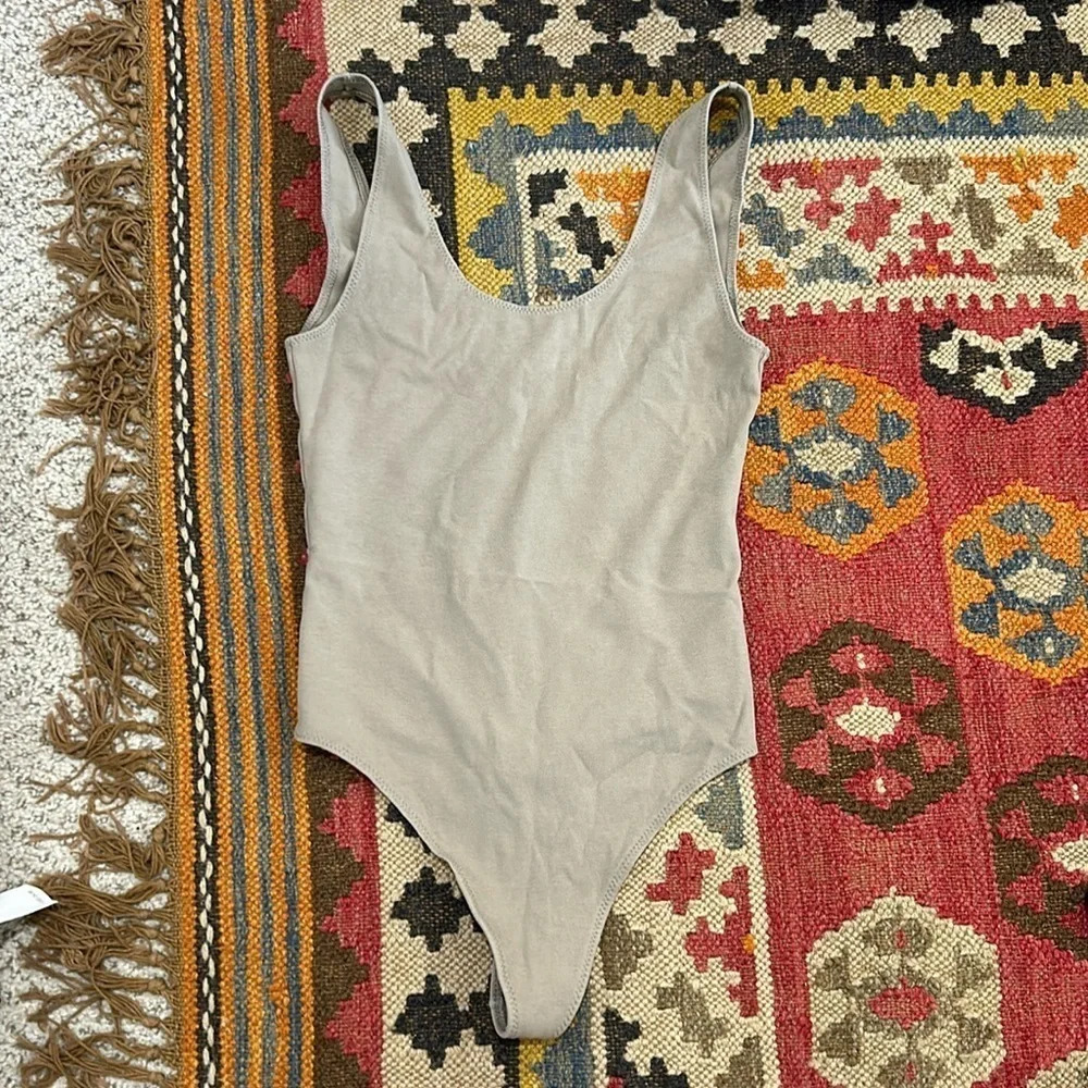 💚 Scoop front and low back bodysuit